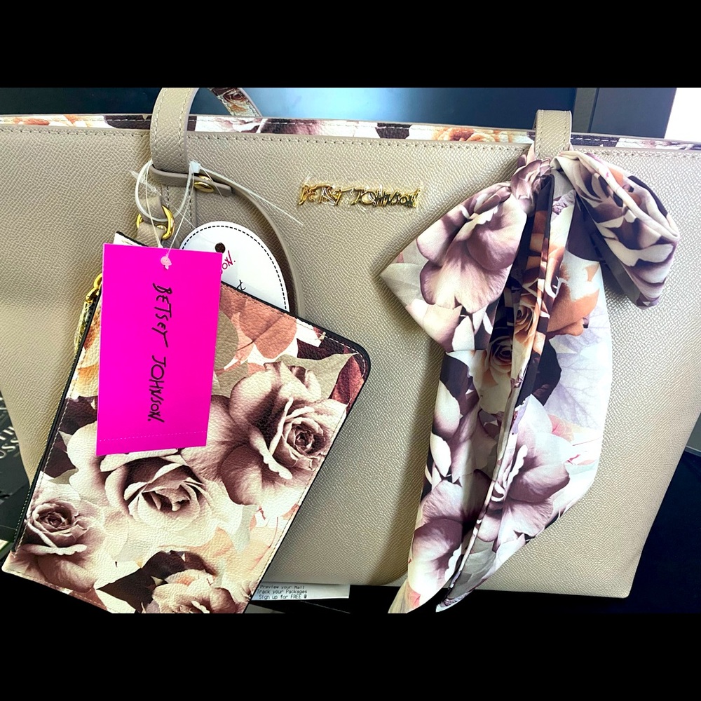 Betsy Johnson XOZARIA Tote